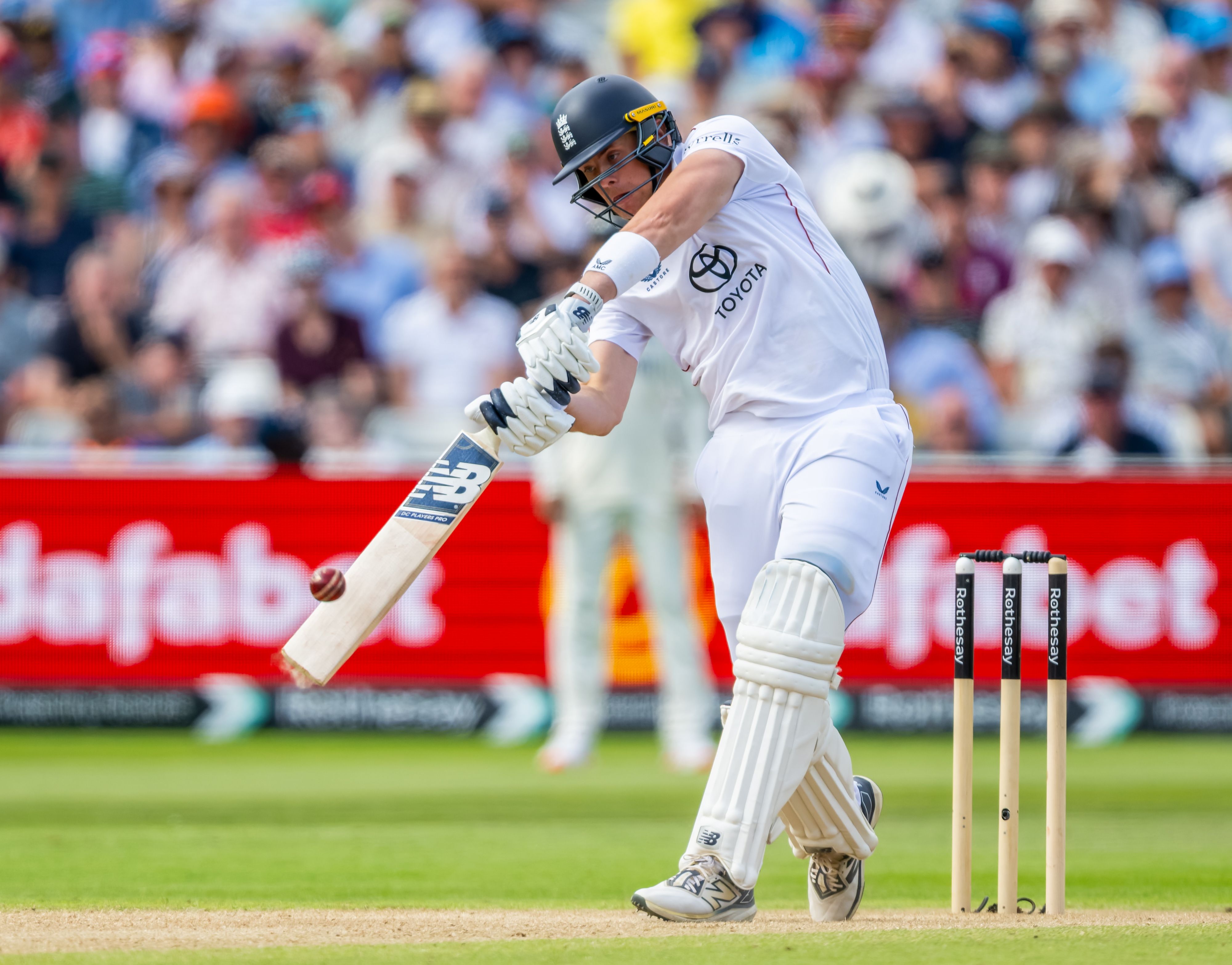 Jamie Smith batting for England in a cricket match.