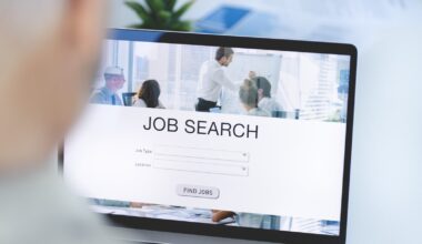 Fall in job vacancies in second quarter of year