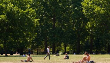 London braces for third 30C scorcher after brief weekend cool-down