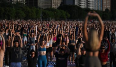 How A Free Pilates Class Took Over Oak Street Beach