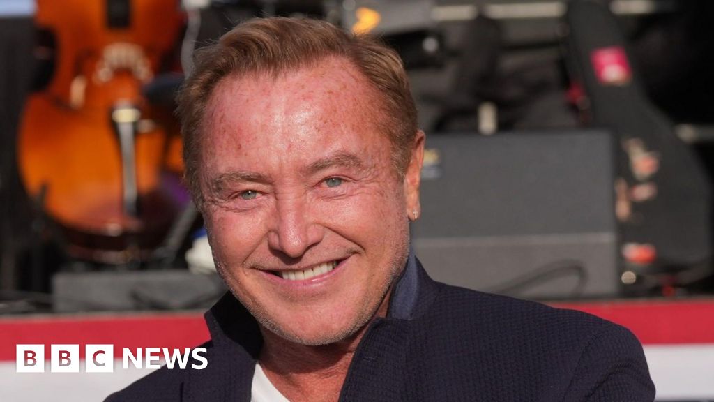 Riverdance star considers Irish presidential bid