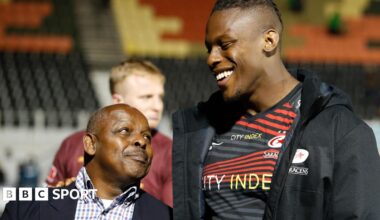 Floyd Steadman looking up at Maro Itoje