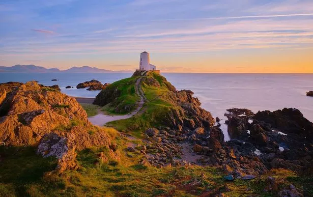 Picture-postcard Ynys Llanddwyn at sunset