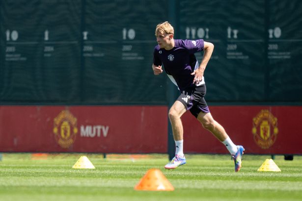 Toby Collyer sprints in pre-season training.