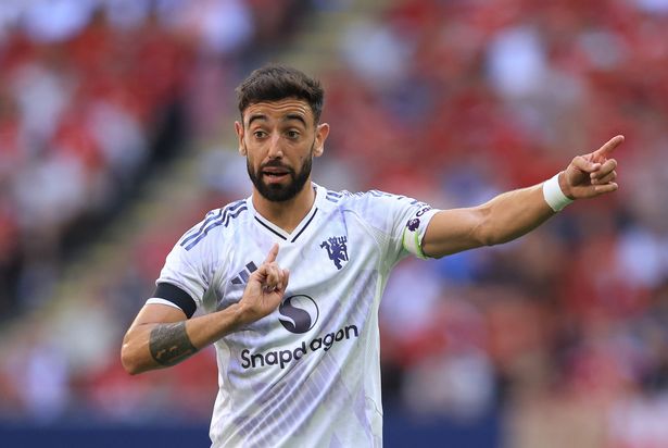 Bruno Fernandes in action for Manchester United against Leeds United.