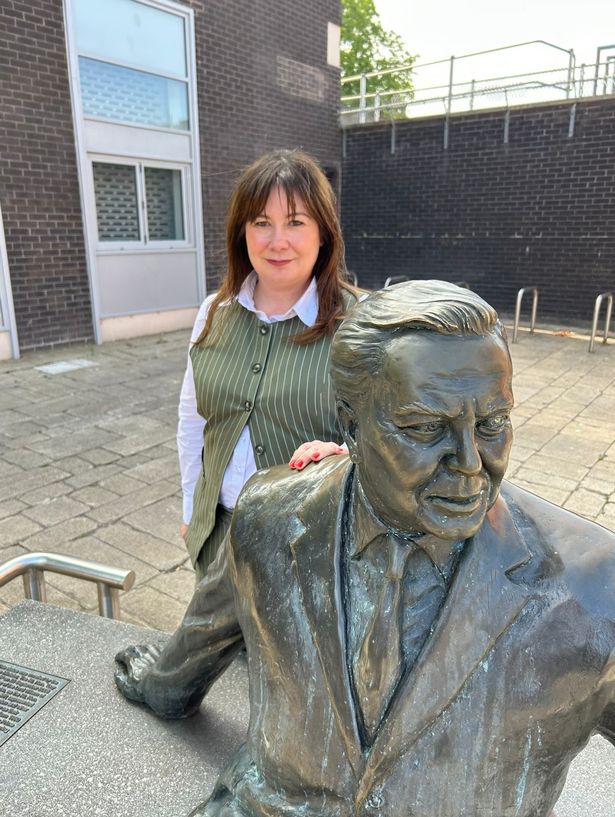 Anneliese Midgley with the Harold Wilson statue in Huyton Village 