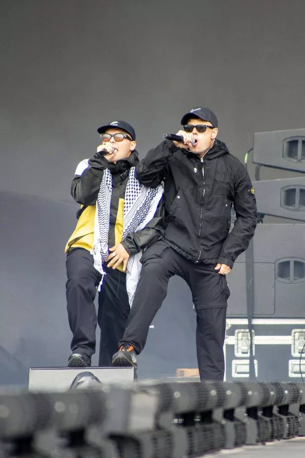 Naoise O Caireallain (Moglai Bap, right) and Liam Og O Hannaidh (Mo Chara) on stage