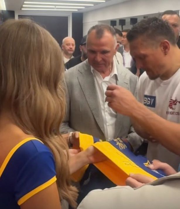 Oleksandr Usyk signed the hot pants