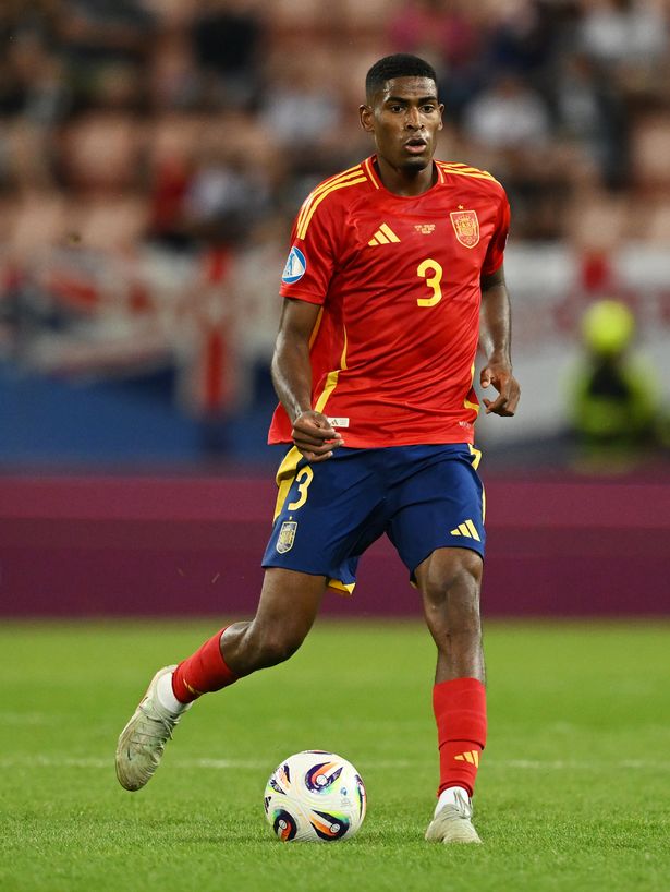 Valencia centre-back Cristhian Mosquera has completed a move to Arsenal