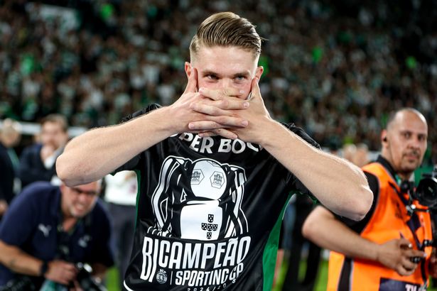 Viktor Gyokeres celebrates after winning the Portuguese title with Sporting CP