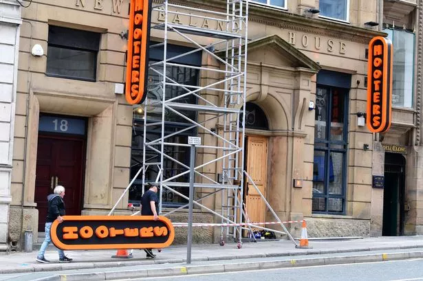 The Hooters signs being taken down on Water Street.(Pic Andrew Teebay).