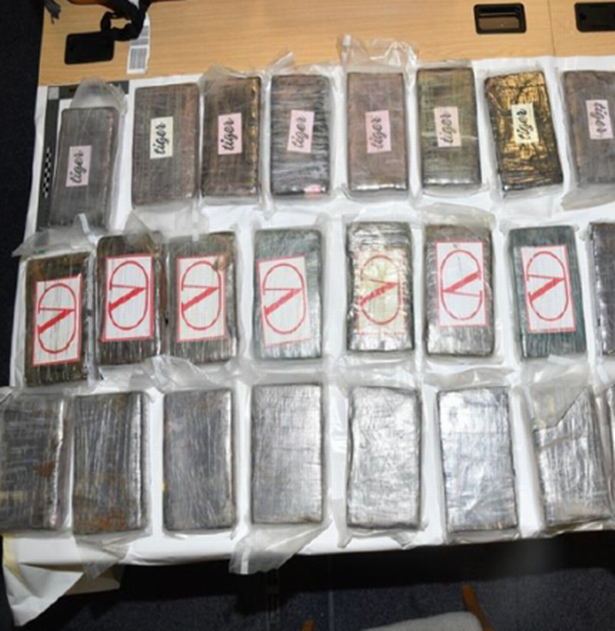 Drugs were found in the luggage picked up by the gang members 