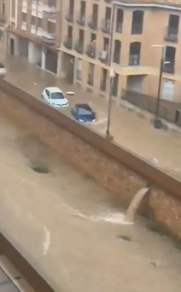 Flooding submerging a car in Tarazona