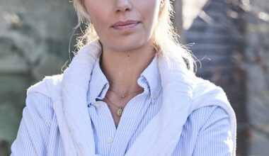 Fibre-rich foods, explains Dr Federica Amati, are packed with essential vitamins and minerals  and help keep you full  while containing fewer calories than other foods