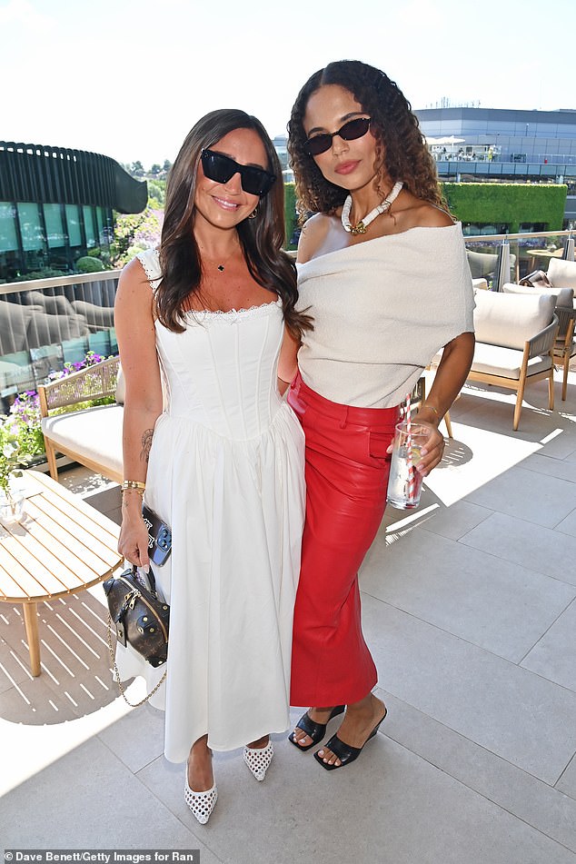Jessica posed for a snap alongside stylish Carlotta Constant