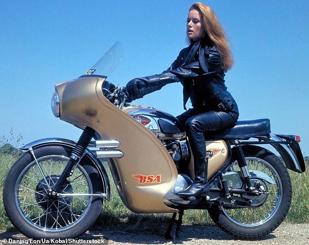 Although she initially auditioned for the leading lady Domino Petacchi, that part went to French actress Claudine Auger, with Luciana left playing the smaller role of Fiona