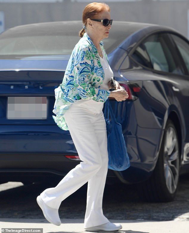 Wearing her still fiery hair back in a ponytail, she accessorized with a gleaming set of sunglasses and rounded off the look with white shoes