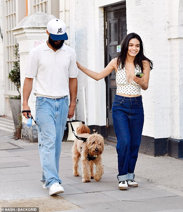 She teamed the number with a pair of blue denim jeans and kept comfortable in a pair of white trainers