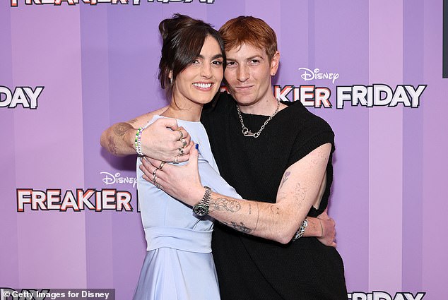 Lindsay's siblings, Ali and Dakota, embraced the spotlight