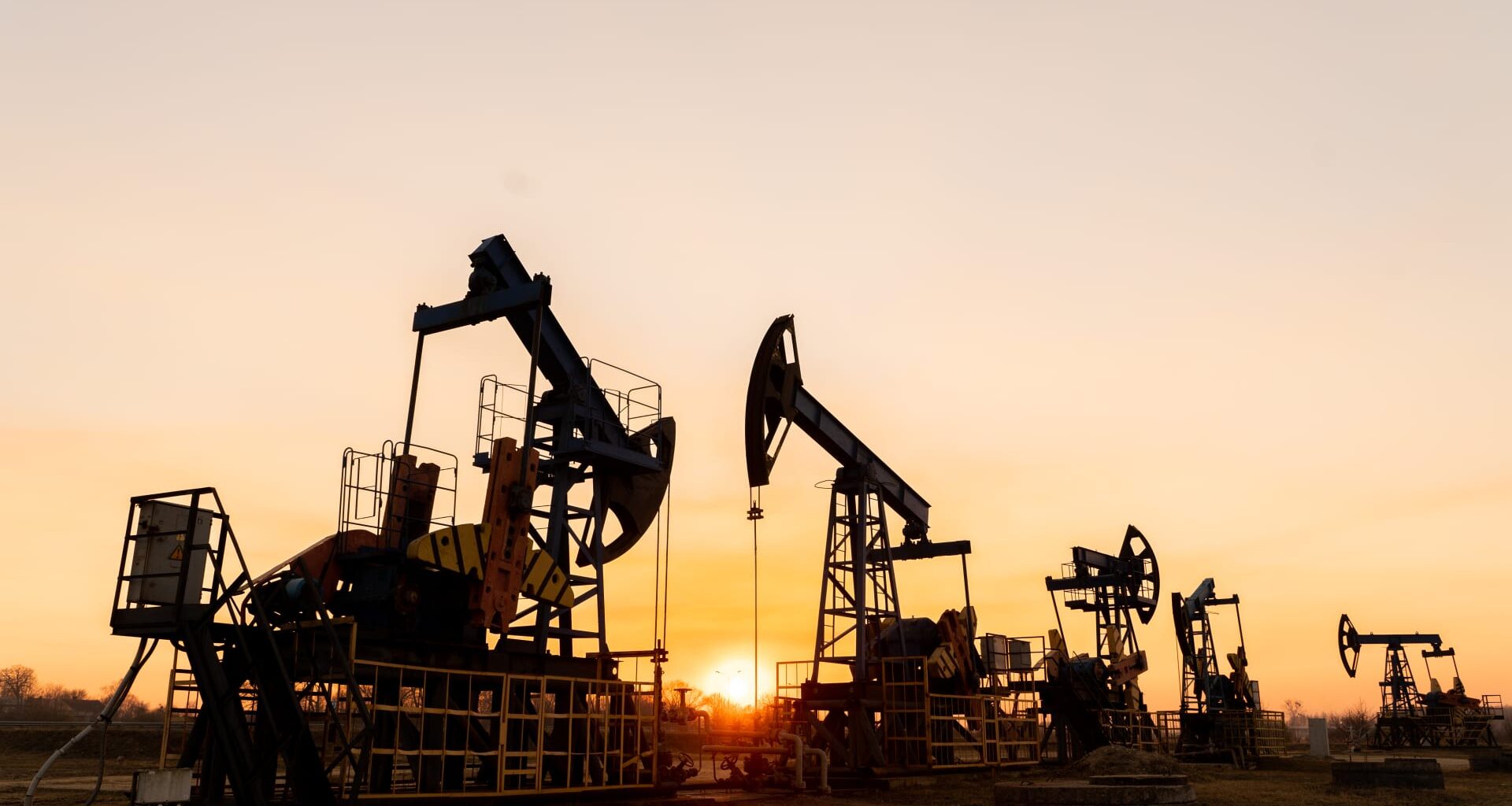 Oil prices steady as mixed US economic news offsets new EU sanctions on Russia