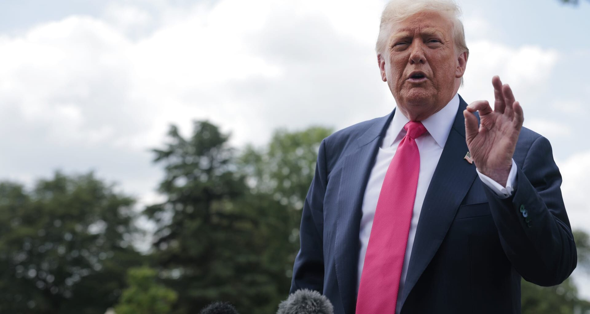 Trump shifts gears to EU after striking Japan deal