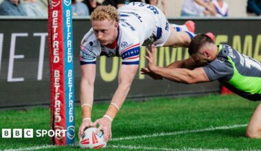 Lachlan Walmsley diving in the corner to score