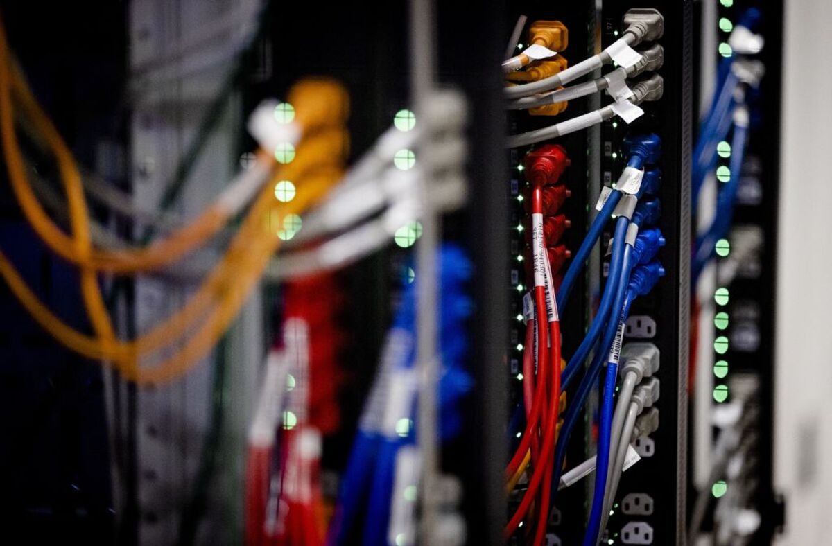 Charter Shares Fall on Internet Customer Losses, Profit Miss