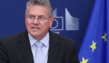 EU weighs skeleton US trade deal with 10 percent tariff – POLITICO