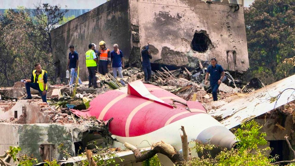 ARCHIVE - Officials inspect the crash site of the Air India plane in Ahmedabad, India, on Friday, June 13, 2025. After the plane crash that killed more than 240 people, the authorities have found the plane's flight data recorder, which is important for the investigation into the cause of the accident. Photo: Ajit Solanki/AP/dpa
