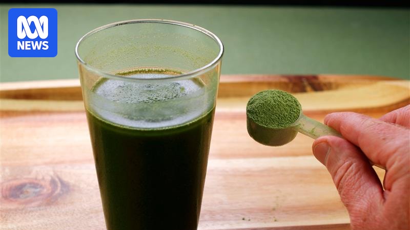 Here's what nutrition and diet experts say about green powders