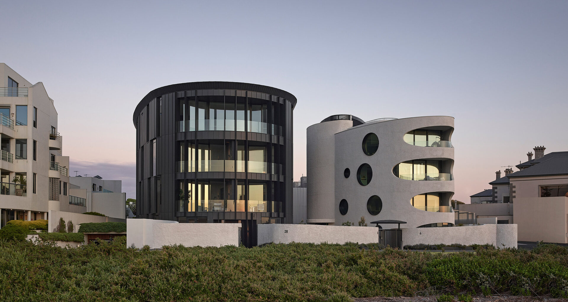 Esplanade Brighton Apartment / Wood Marsh