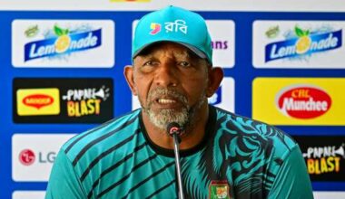 Phil Simmons leaves Sri Lanka tour for medical reason