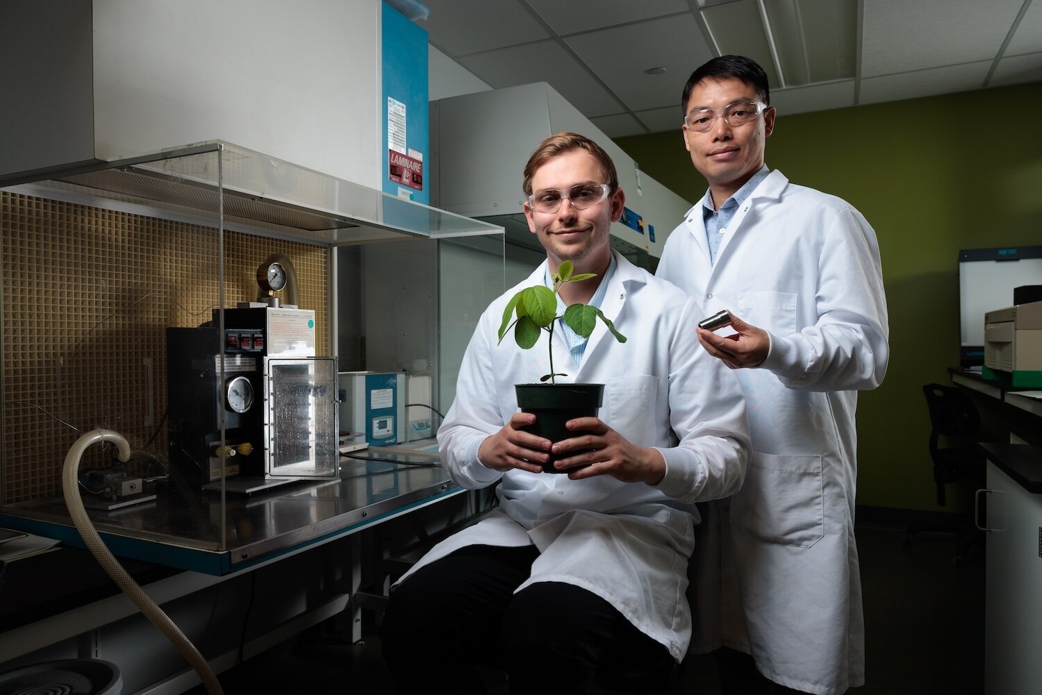 New 'gene gun' design boosts efficiency of plant genetic modification