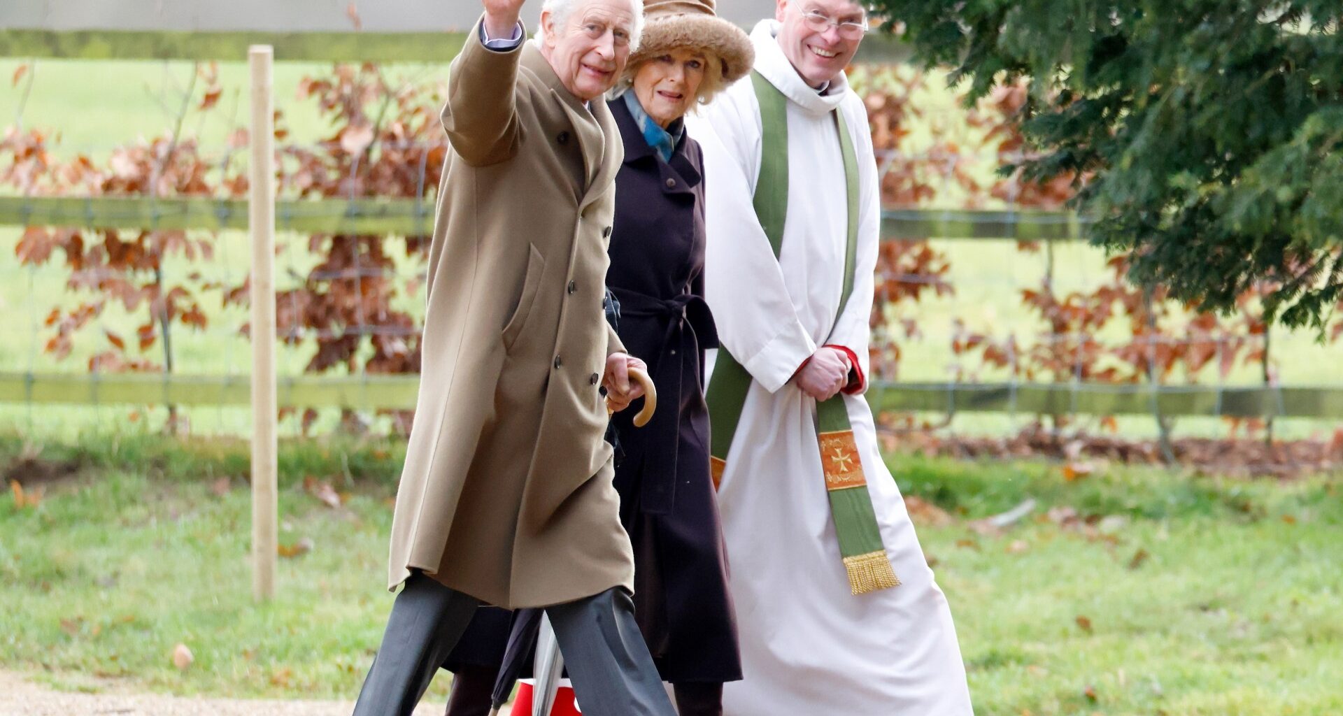 'Unholy' row breaks out between Charles' vicar and choirmaster with King asked to broker peace deal