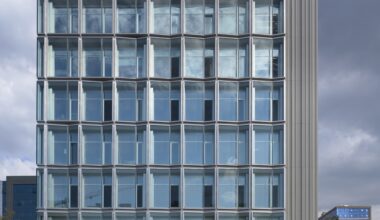 Quartz Plaza / Salon Alper Derinbogaz