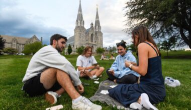 Young US college graduates face employment crisis