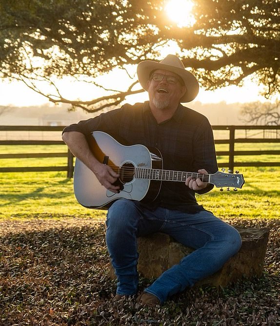 Texas country singer Pat Green says his family 'suffered a heartbreaking' loss in flood - https://www.instagram.com/patgreenmusic/p/CpeK80yt1N-/