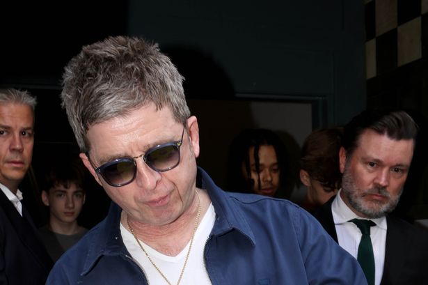 Oasis' Noel Gallagher and Gary Neville put feud behind them in one move