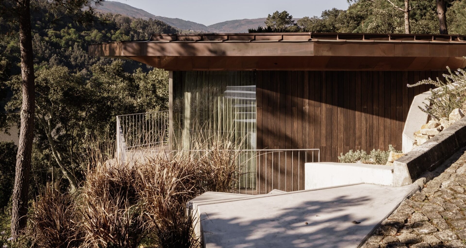 House Douro Wood / MJARC Arquitectos