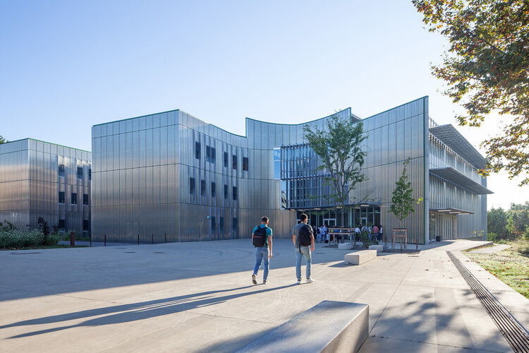 ISALAB Engineering School / Patrick Arotcharen Architecte - Exterior Photography