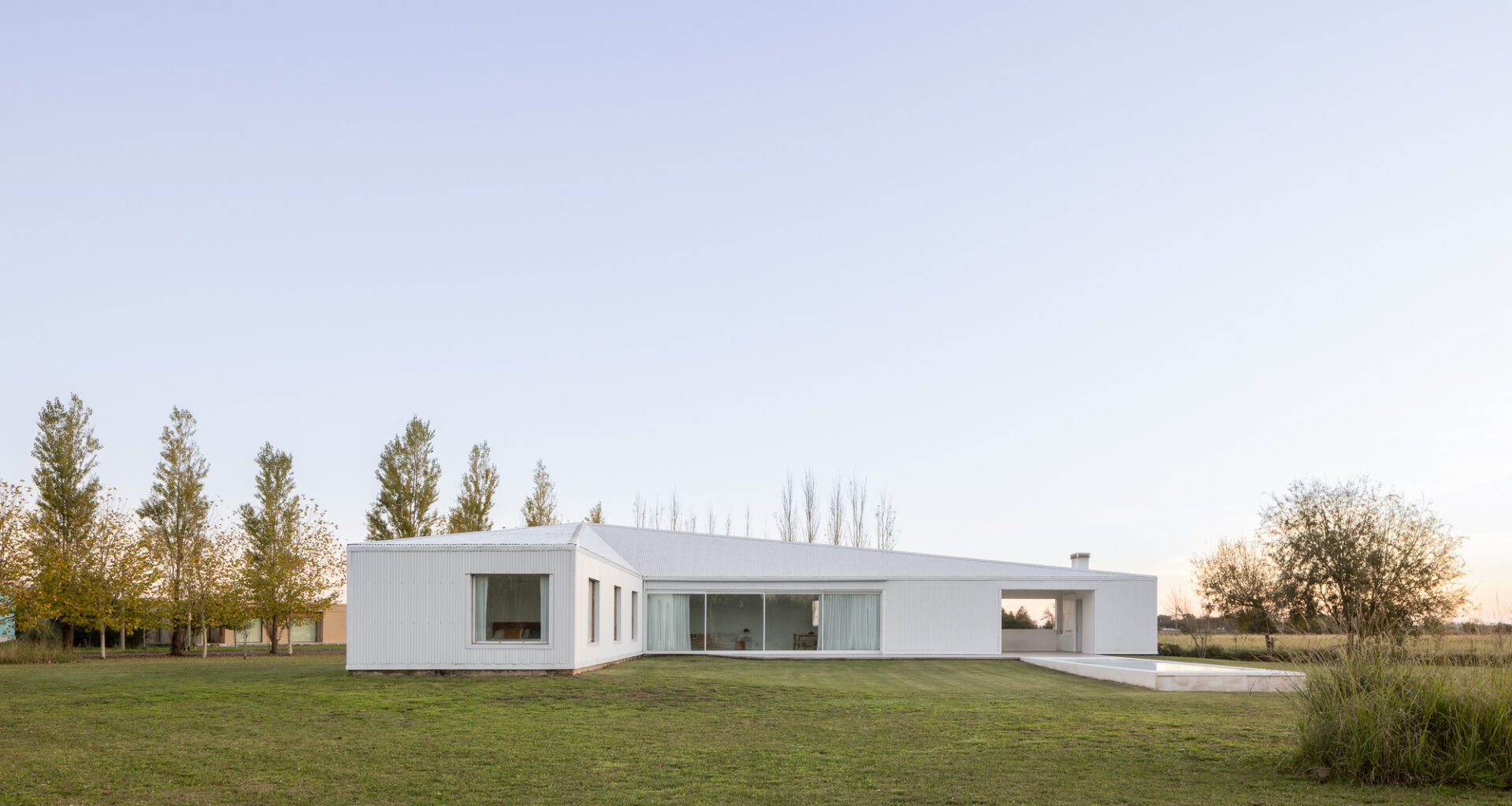 Monte House / Meneghetti Arquitectos