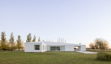 Monte House / Meneghetti Arquitectos