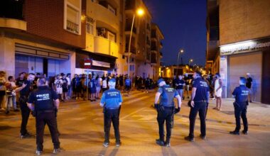 Spain arrests 10 after clashes between far-right groups and migrants