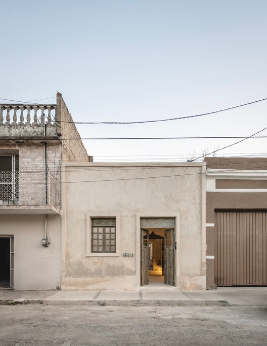 Vistalcielo / Veinte Diezz Arquitectos - Exterior Photography, Door, Concrete