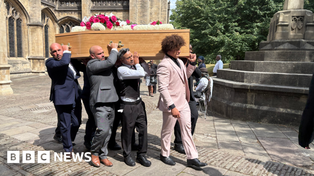 Hundreds attend David 'Syd' Lawrence's emotional funeral