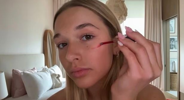 Harper Beckham puts on mum's make up in online video 