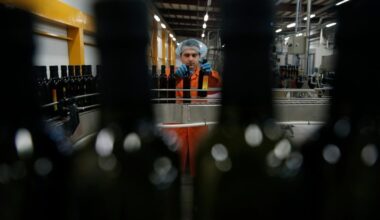 Greece lags in EU wage growth despite rising productivity, report shows