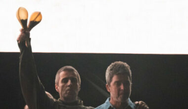 Noel Gallagher takes pop at royal family