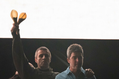 Noel Gallagher takes pop at royal family