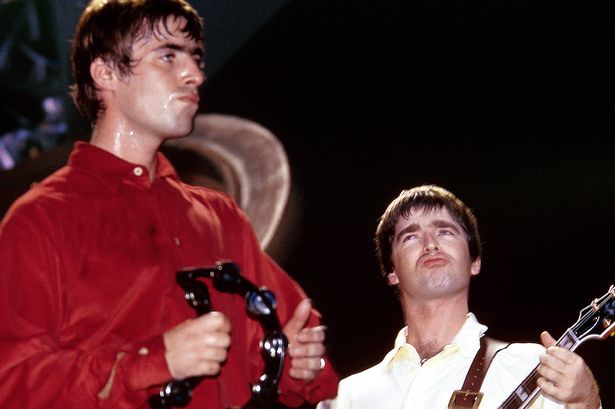  Photo of Noel GALLAGHER and Liam GALLAGHER and OASIS, L-R: Liam Gallagher and Noel Gallagher performing live onstage